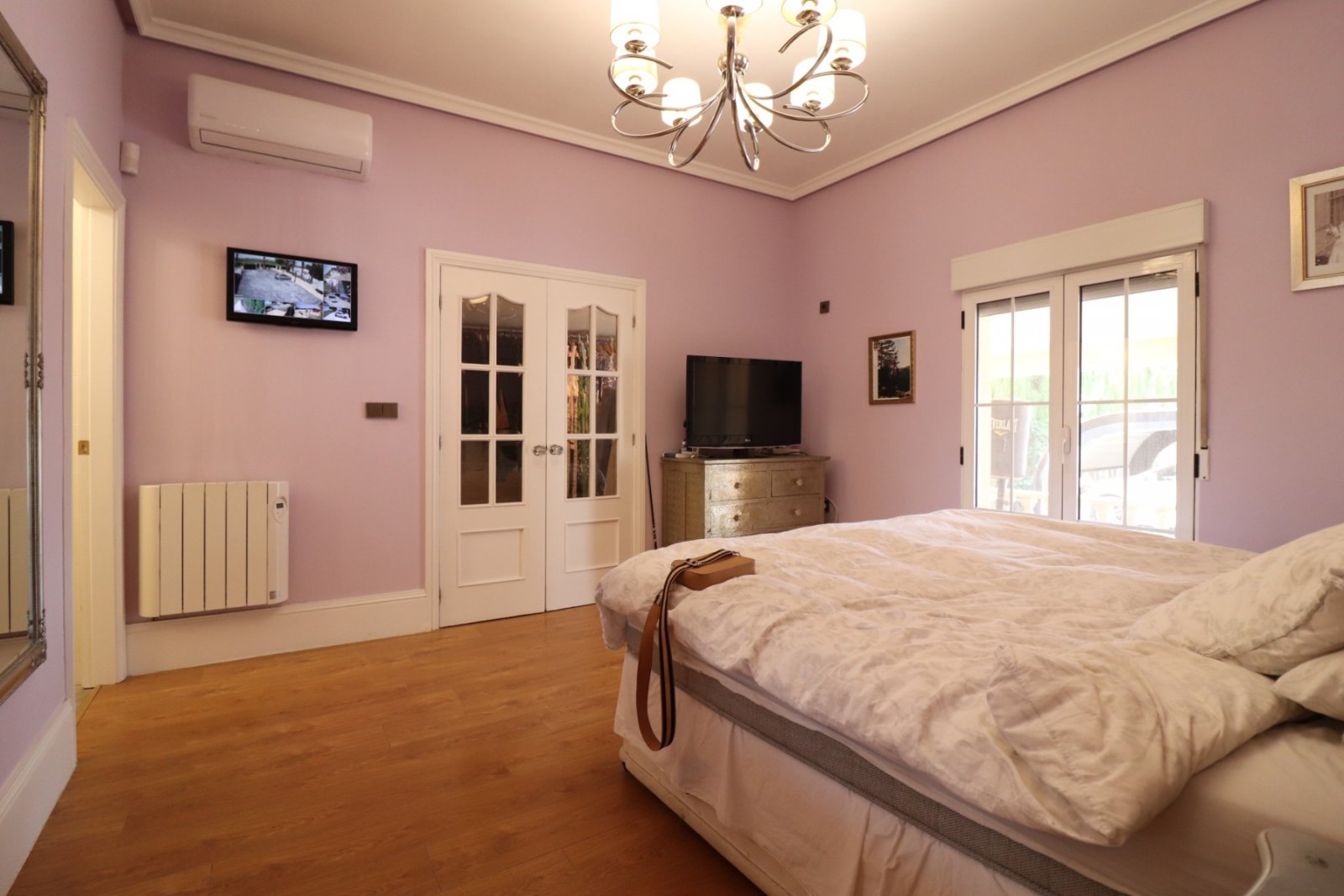 Charmante Landvilla mit Outdoor-Küche und Pool