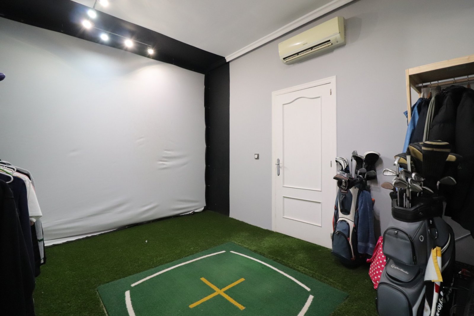 Charmante Landvilla mit Outdoor-Küche und Pool