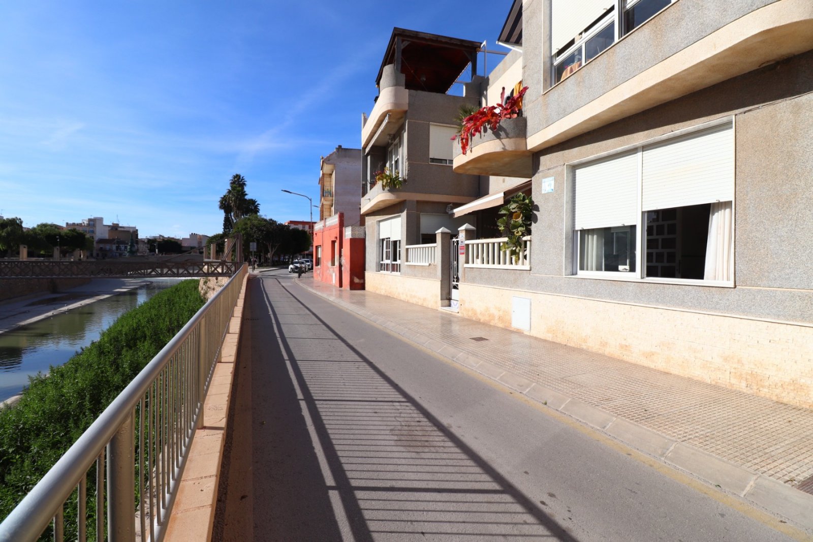 Rojales: Sonniges Apartment mit Terrasse & Blick 