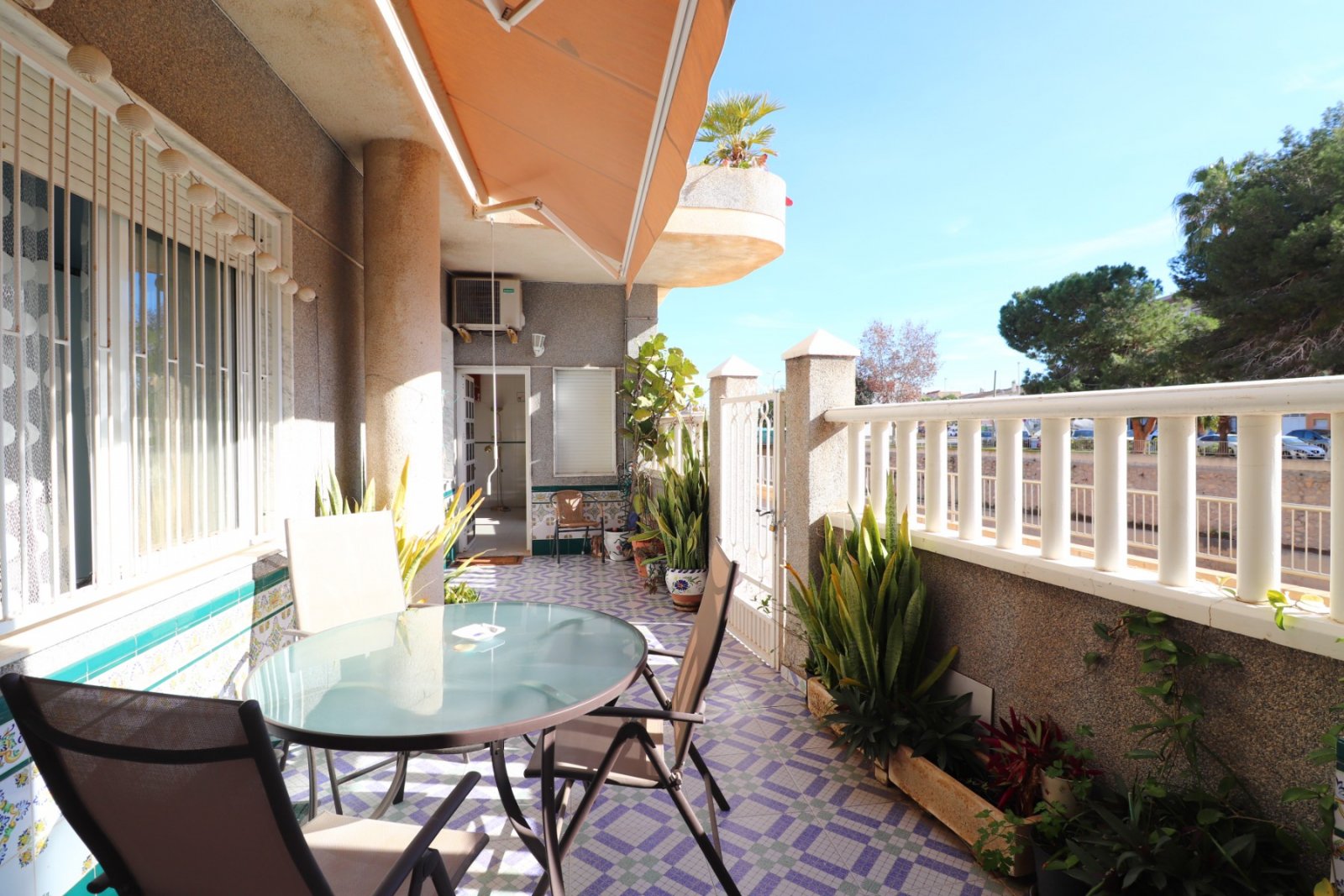 Sonniges Apartment mit Terrasse & Blick