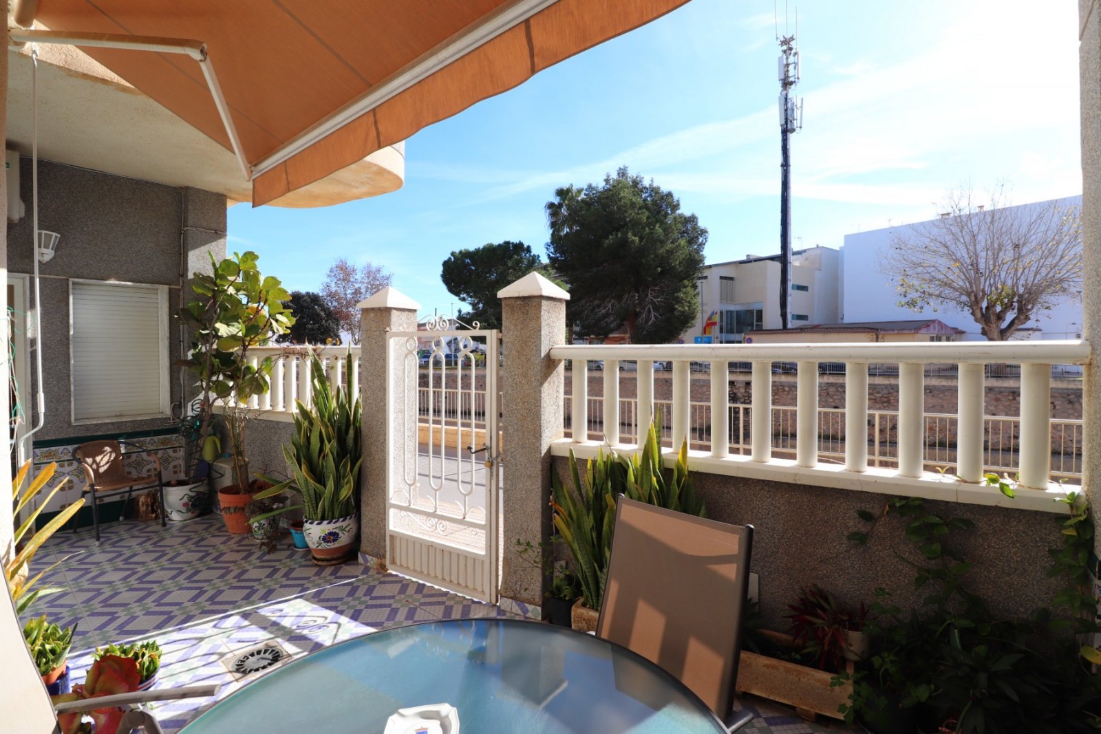 Sonniges Apartment mit Terrasse & Blick