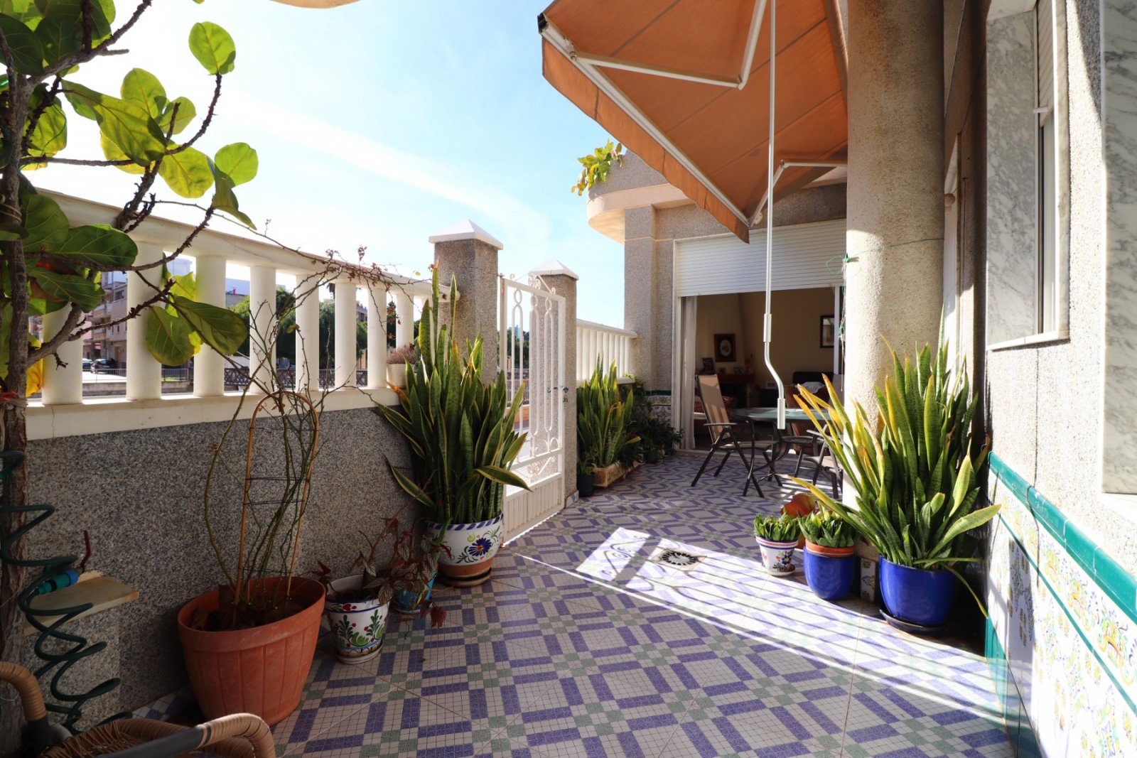 Sonniges Apartment mit Terrasse & Blick