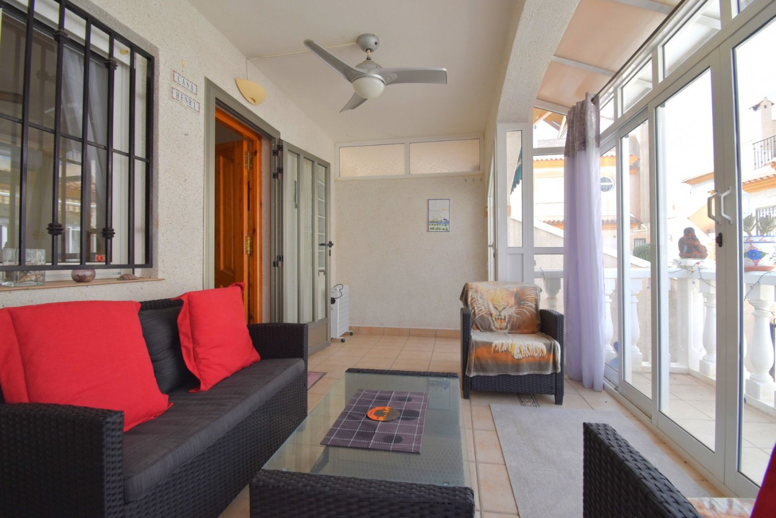 Sonnige Villa mit privatem Solarium & Poolzugang