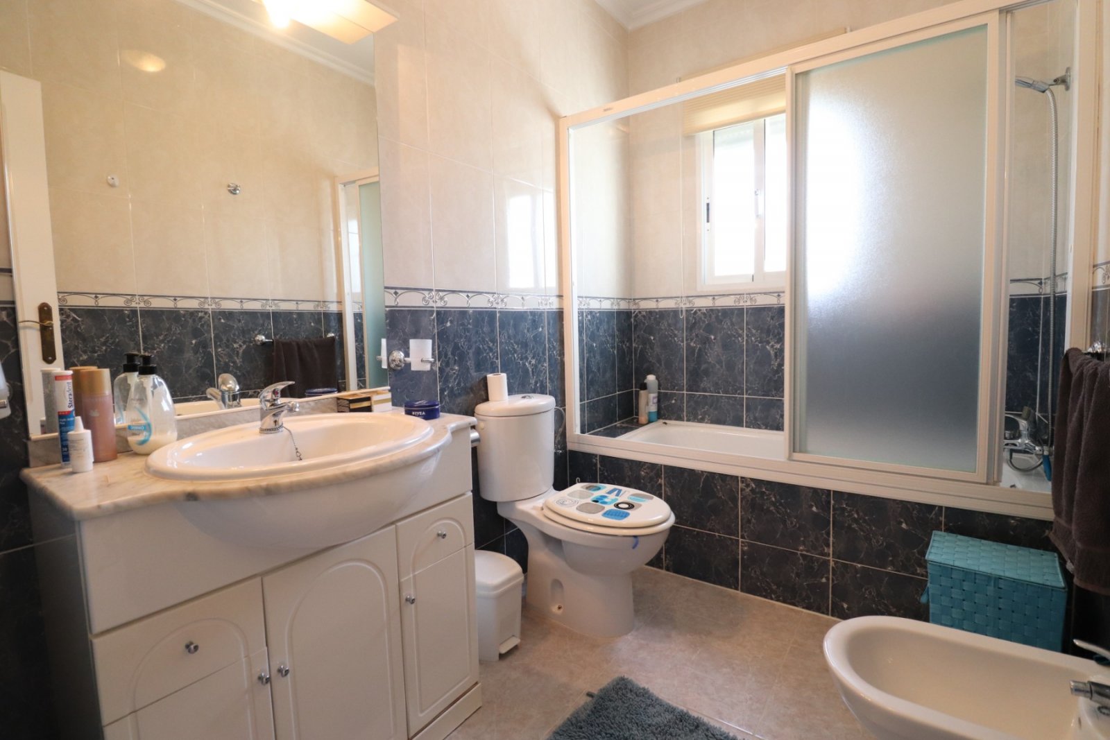 Traumhafte Landvilla mit Pool, Terrasse & Panoramablick