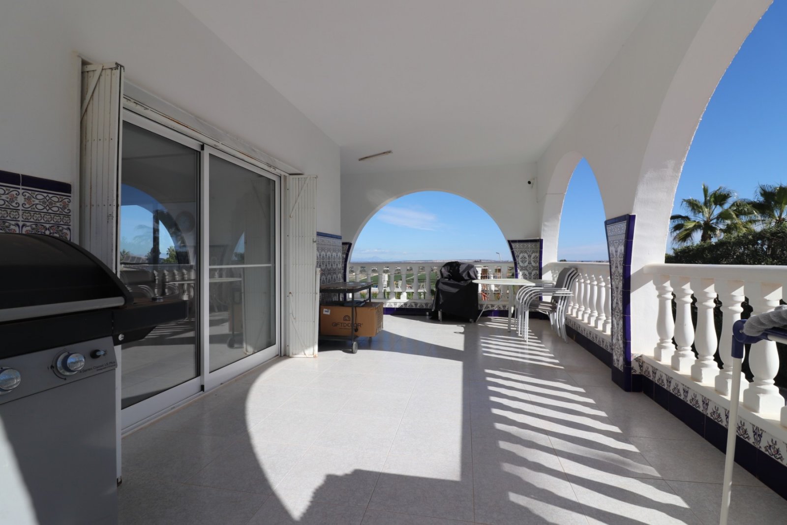 Geräumige Villa mit Pool und Panoramablick