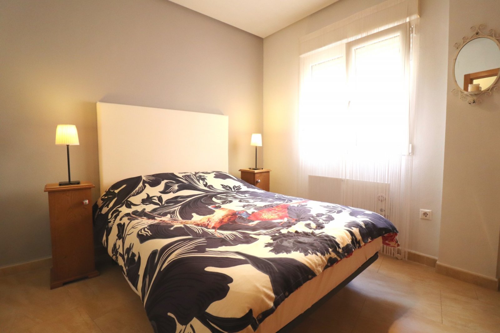 Sonniges Apartment mit privatem Solarium und Poolblick