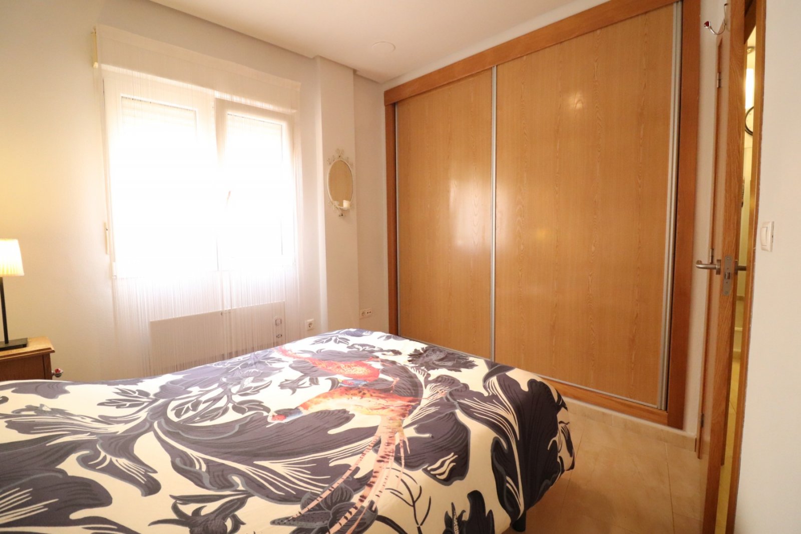 Sonniges Apartment mit privatem Solarium und Poolblick