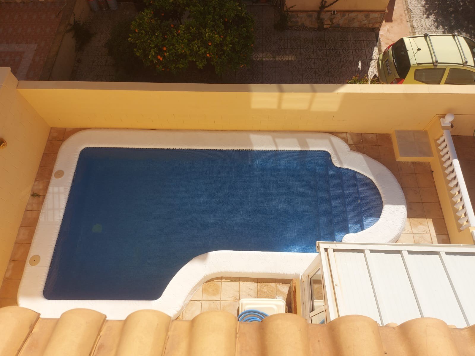 Helles Wohnen mit Pool und Panoramablick