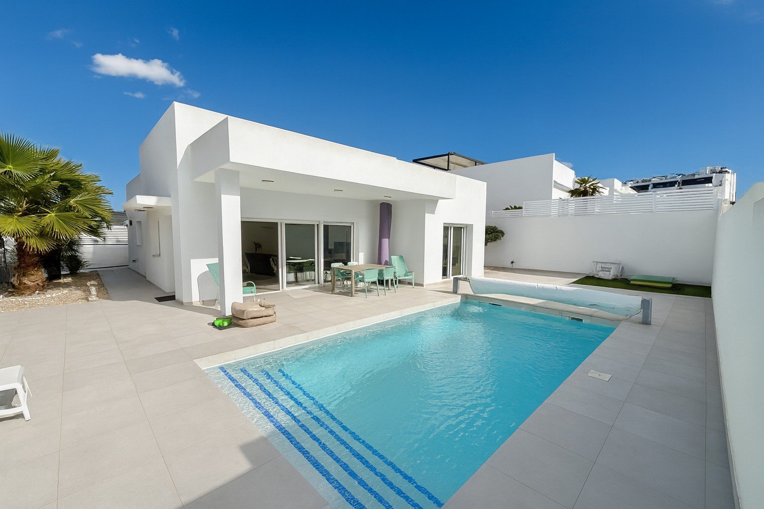 Benijofar: Moderne Villa mit privatem Pool und Stil 