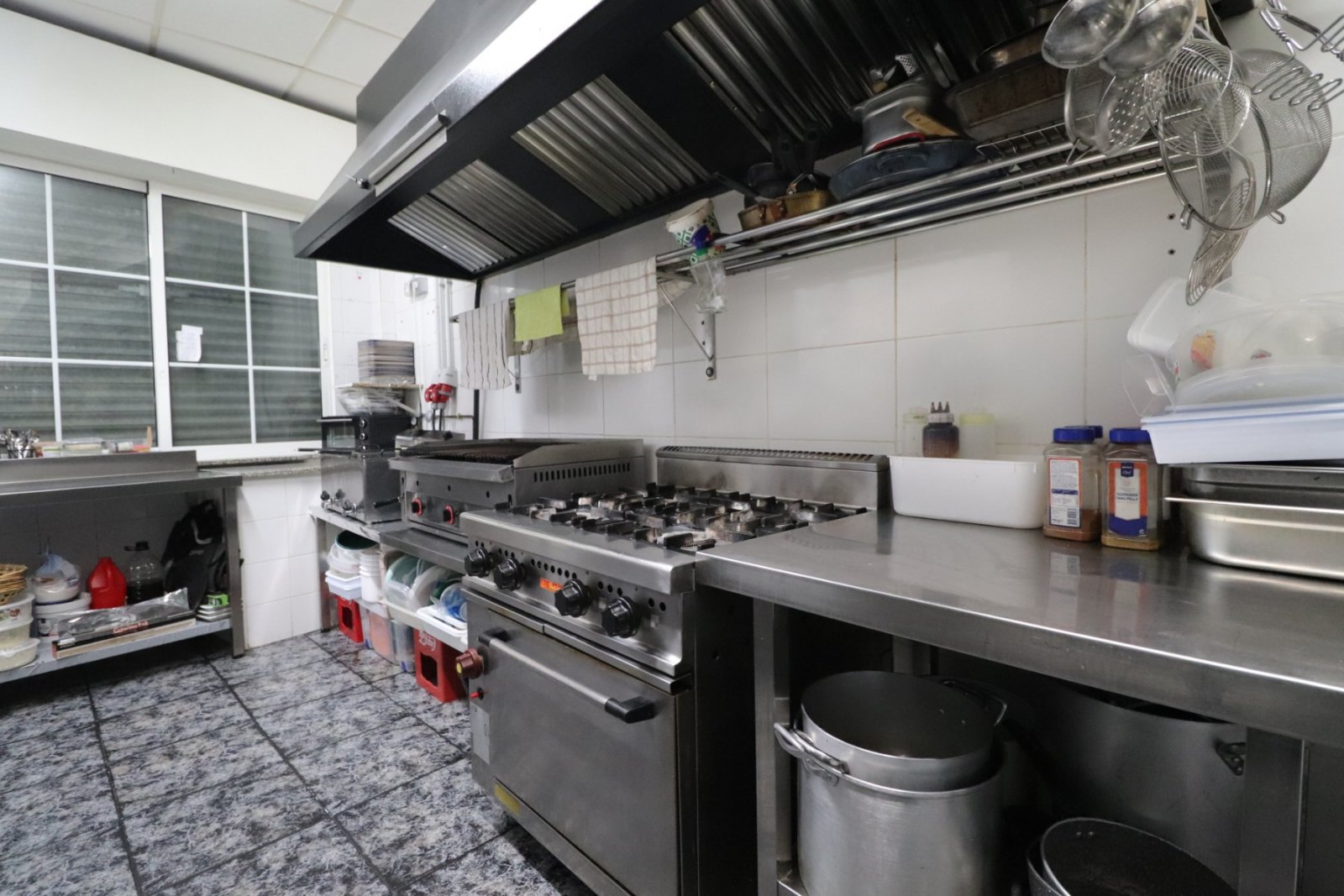 Erfolgreiches Bar- & Restaurantgeschäft zum Übernehmen