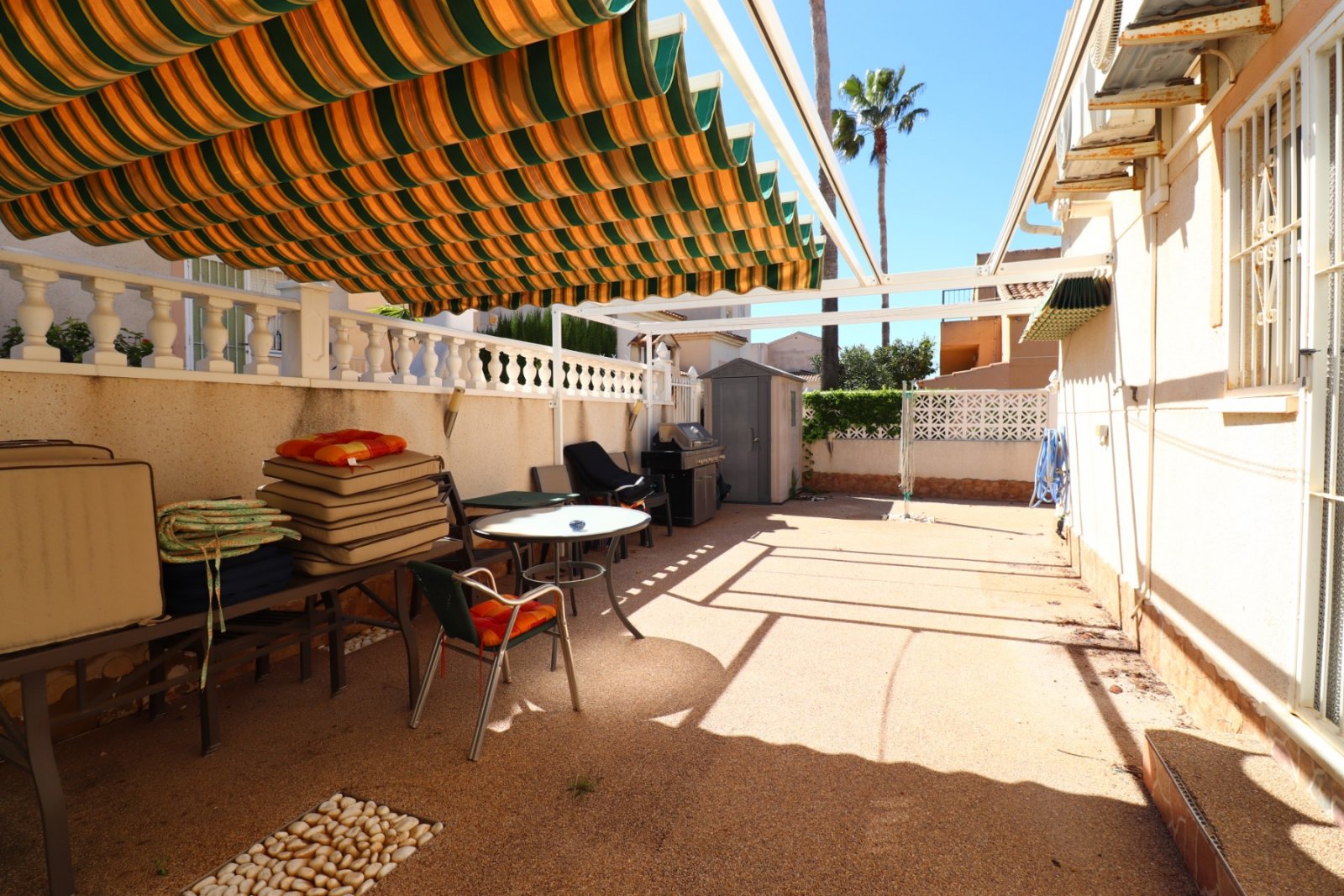 Charmante Villa mit sonniger Terrasse und Poolnähe