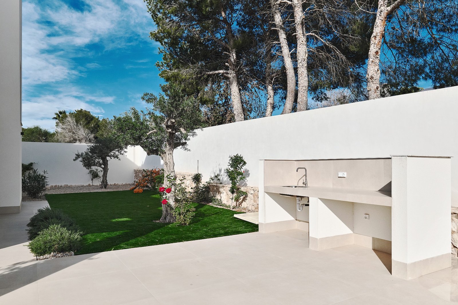 Moderne Villa mit Pool in Lomas – Ihr neues Zuhause in Spanien