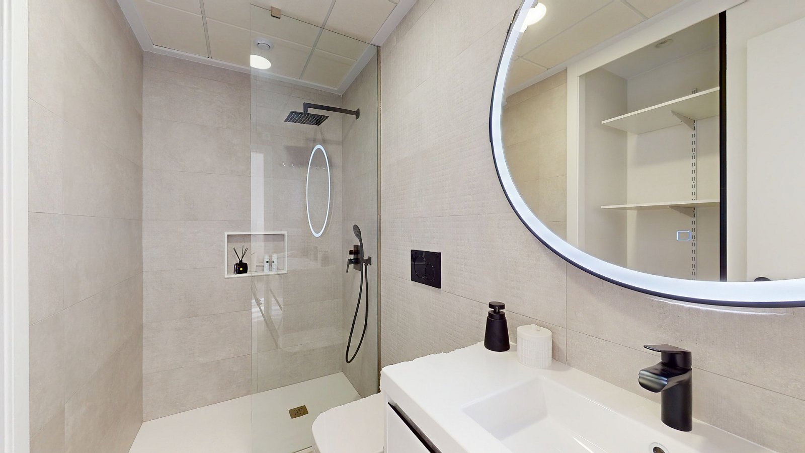 Exklusives Apartment mit Terrasse und Pool