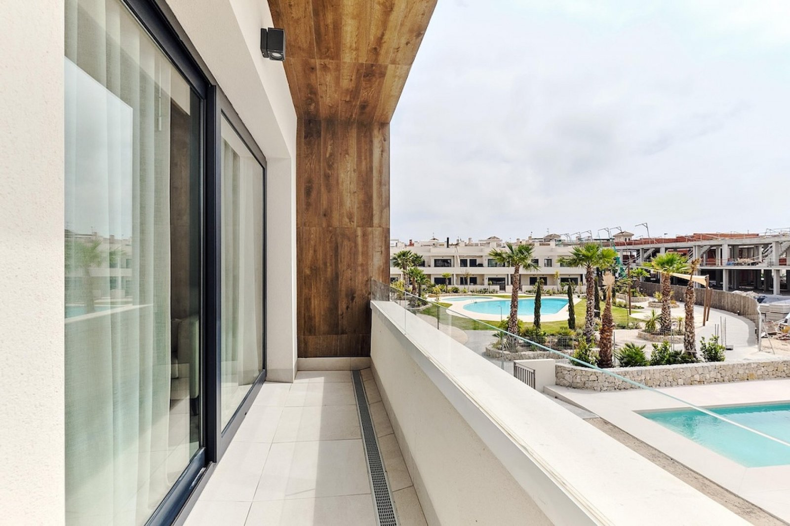 Moderne Apartments mit Solarium und Gemeinschaftspool