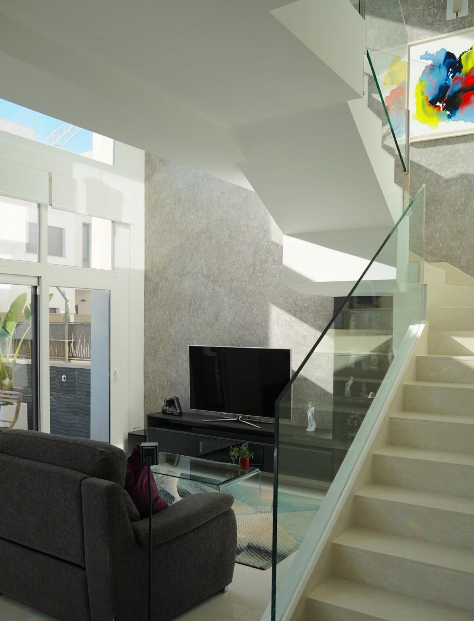 Moderne Villa mit Wasserfall-Pool und Solarium