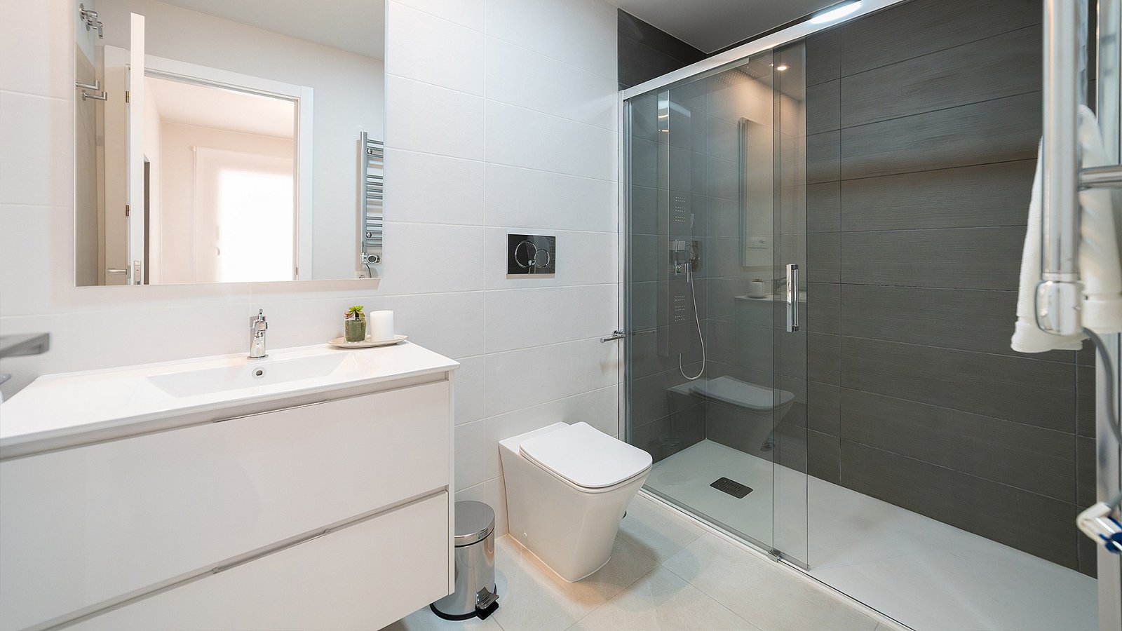 Luxus-Apartments im andalusischen Stil mit Meerblick