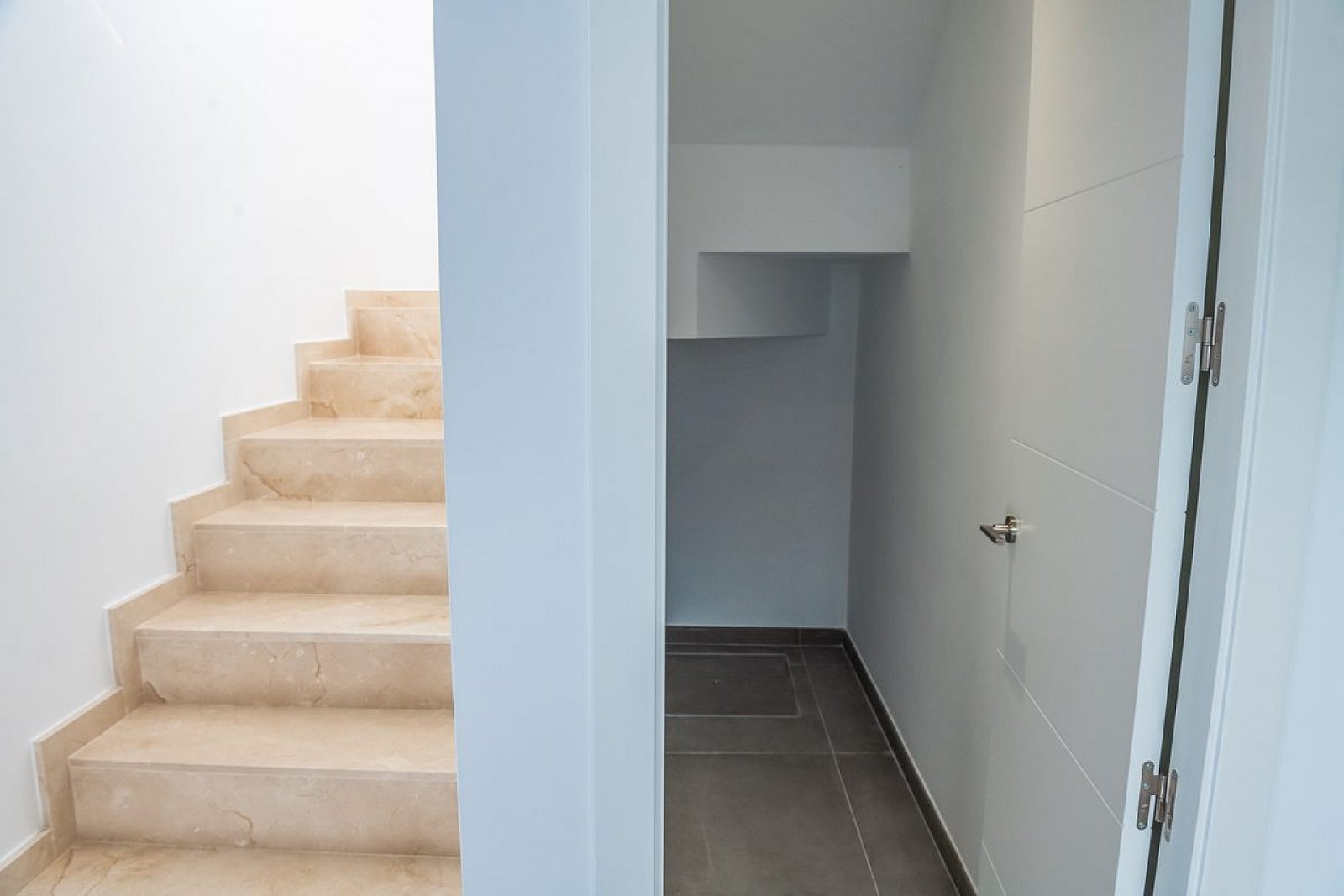 Moderne Villa mit Privatpool und Garage in Los Alcázares