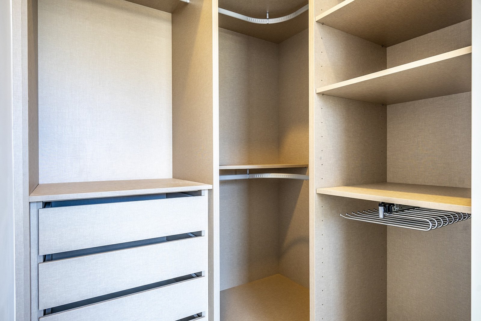 Exklusive Neubau-Villa mit Pool