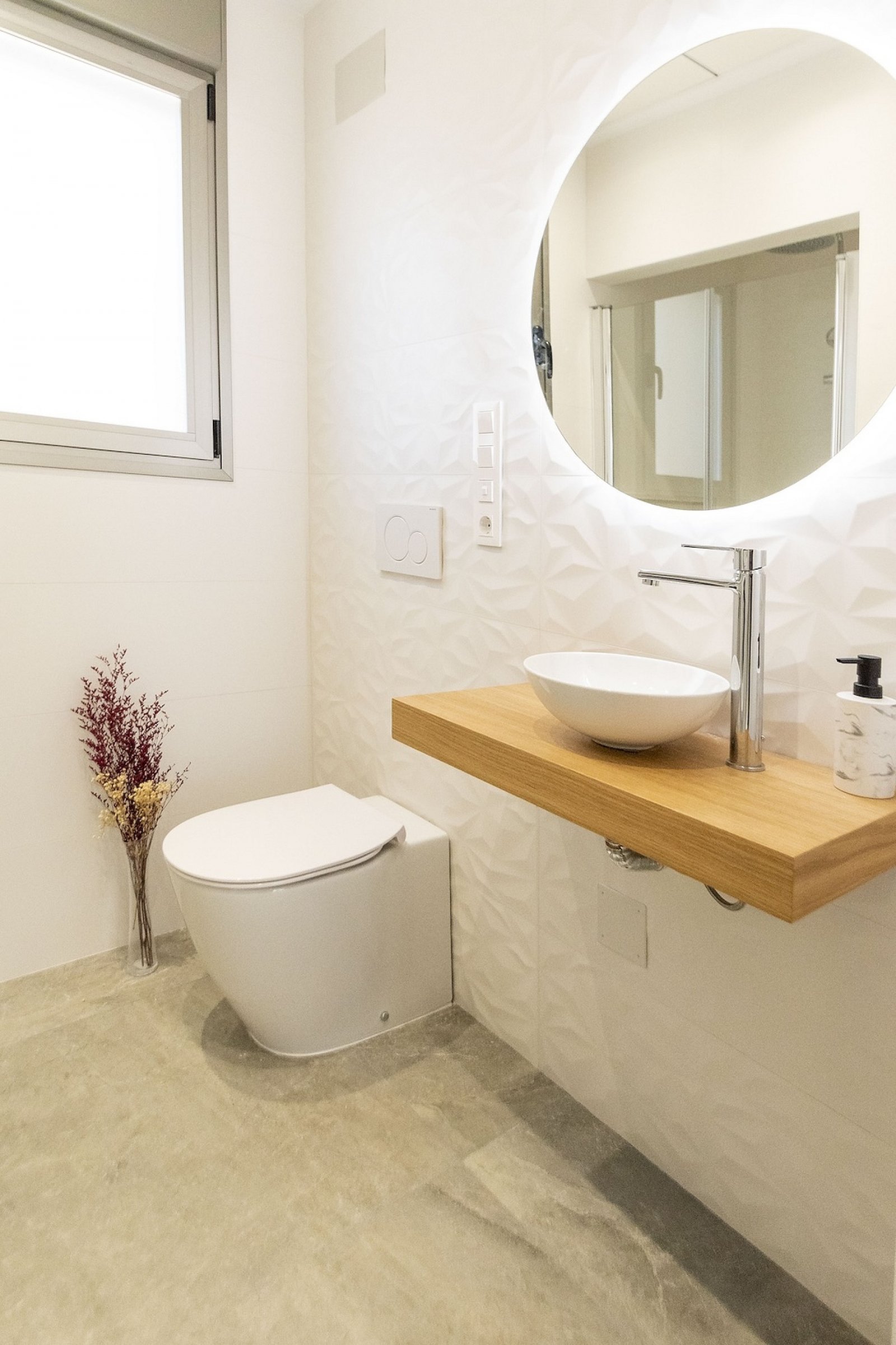 Exklusive 3-Zimmer-Villa mit privatem Pool und Parkplatz