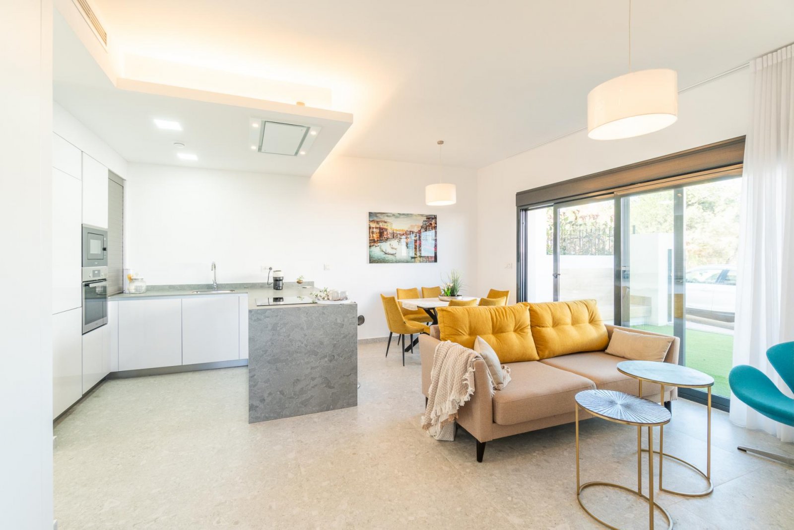 Neubau-Apartment mit Garten und Gemeinschaftspool