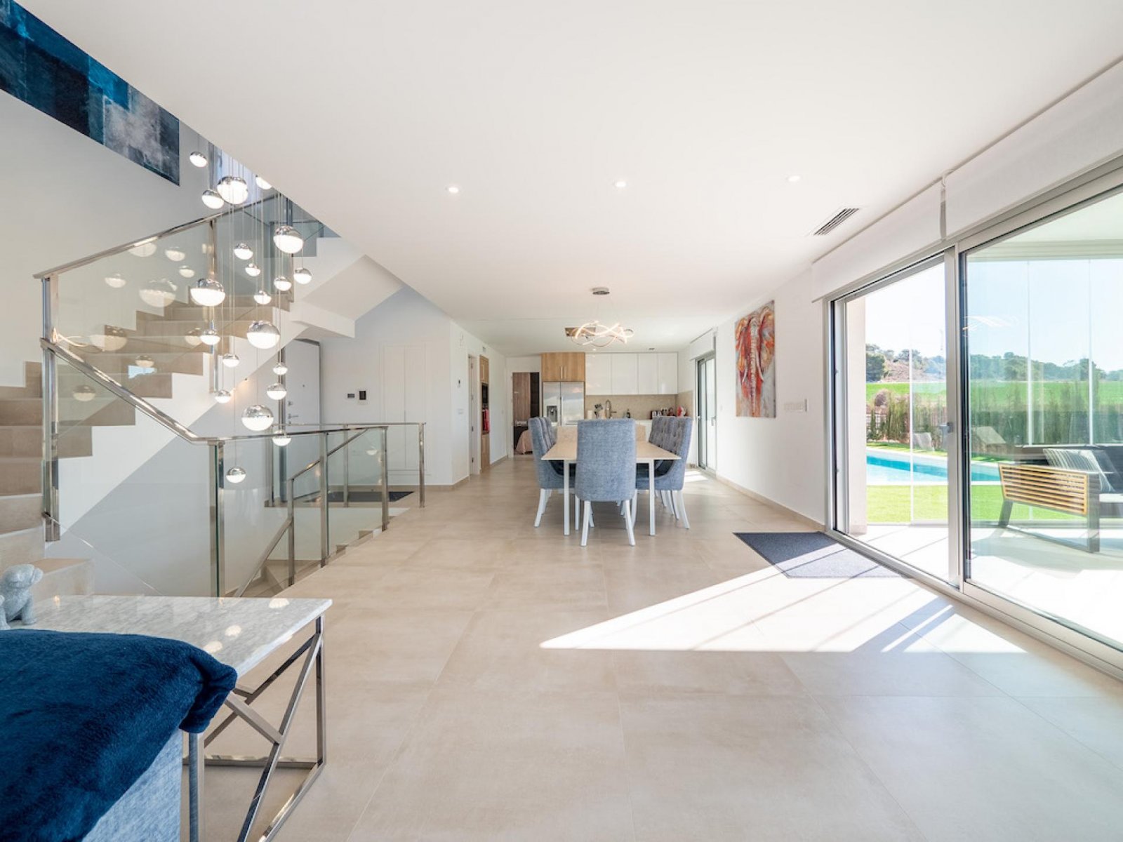 Luxusvilla mit Pool und Golfblick