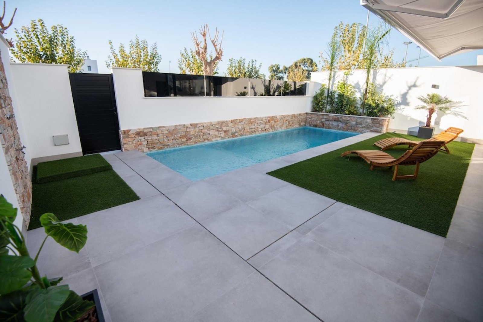 Moderne Villa mit Garten, Pool und Garage nahe Mar Menor