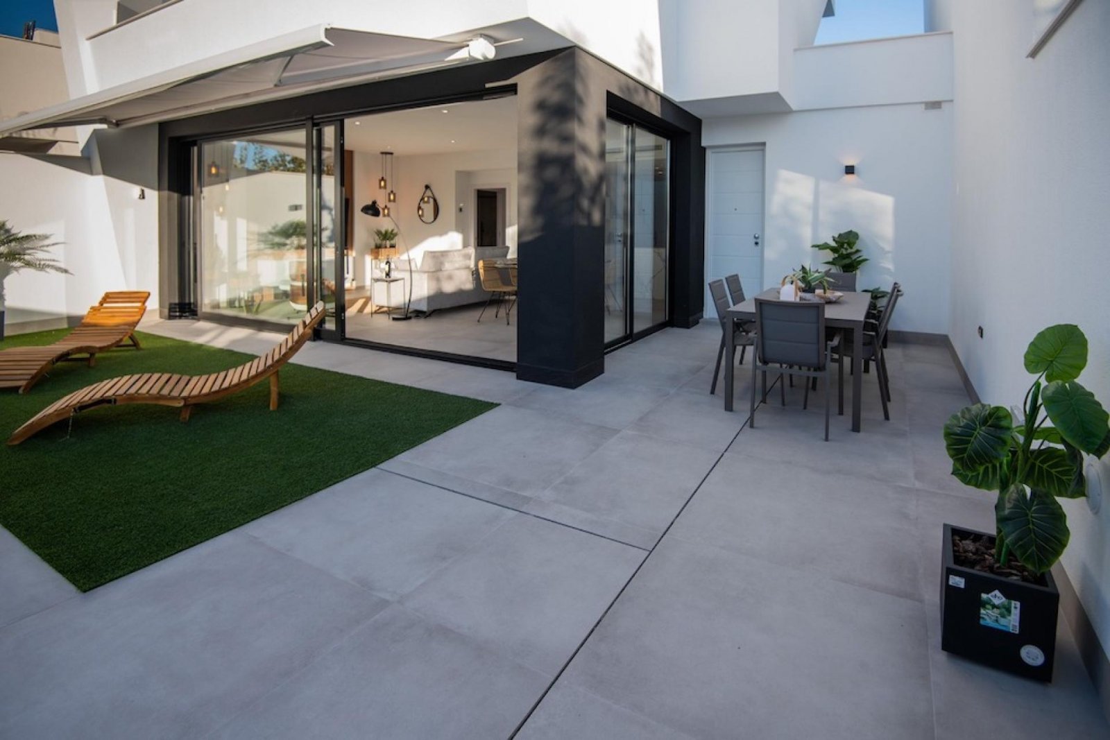 Moderne Villa mit Garten, Pool und Garage nahe Mar Menor