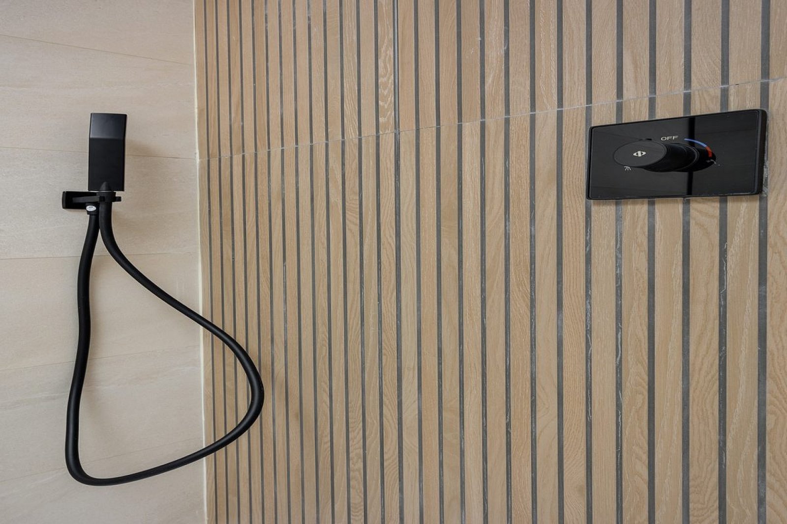 Modernes Gartenapartment mit Gemeinschaftspool