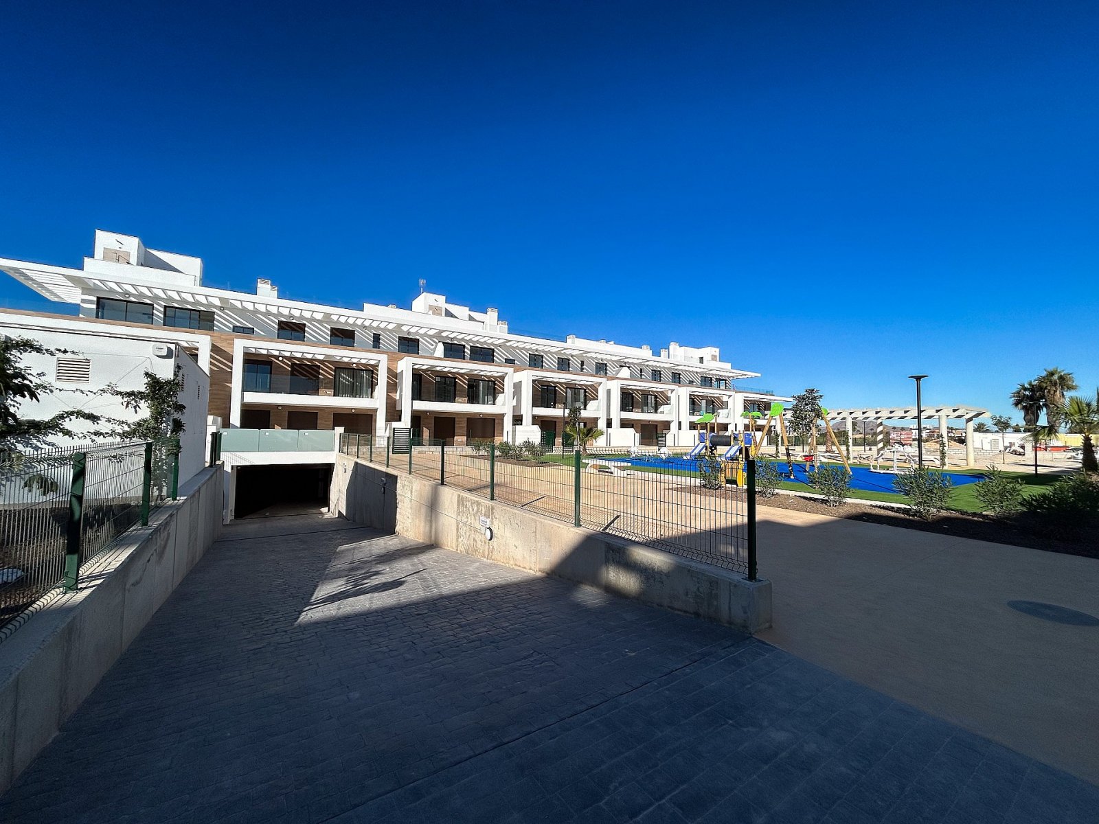 Terrassenapartment mit 3 Schlafzimmern, Pool & Tiefgarage