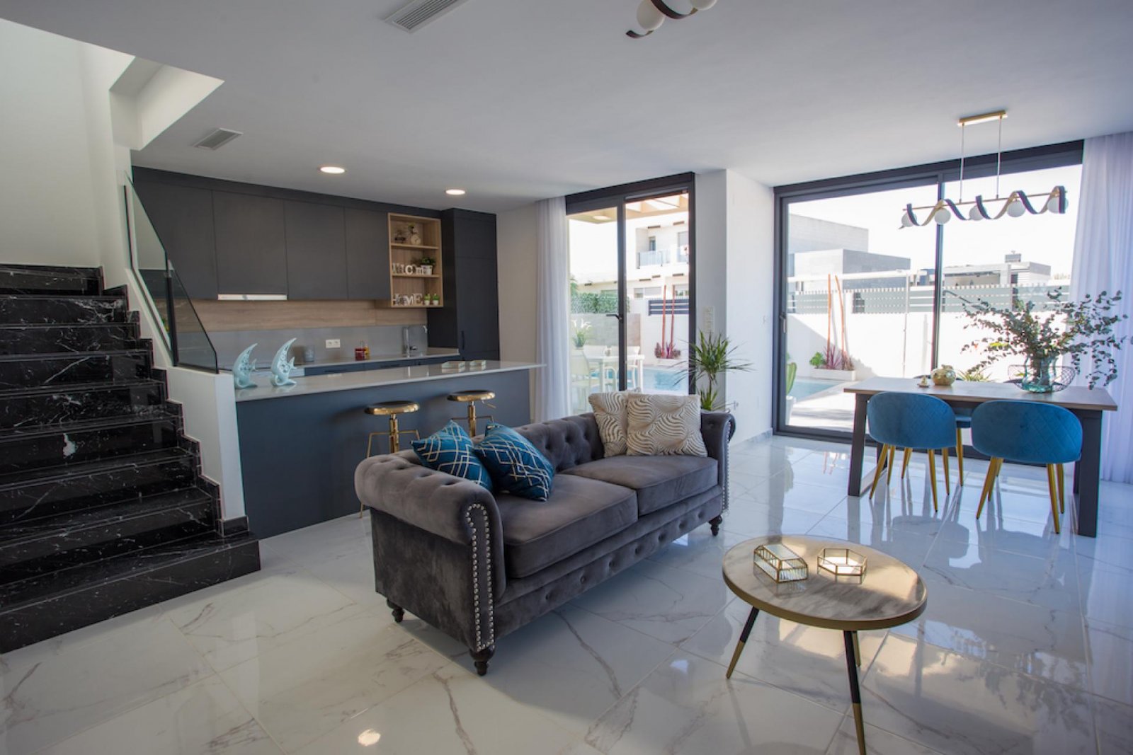 Elegante Villa mit Pooloption und Parkplatz