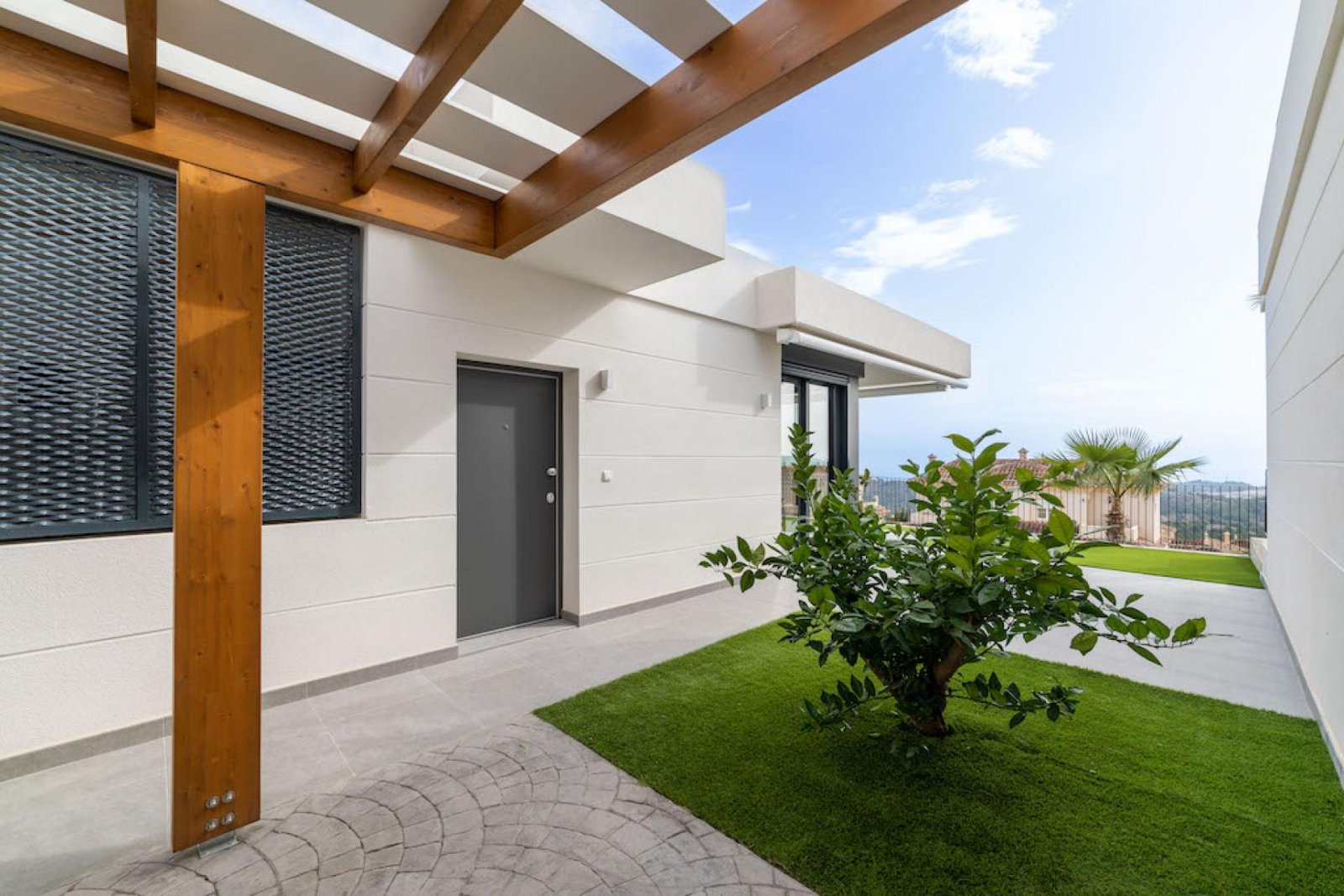 Exklusives Wohnen zwischen Bergen und Meer