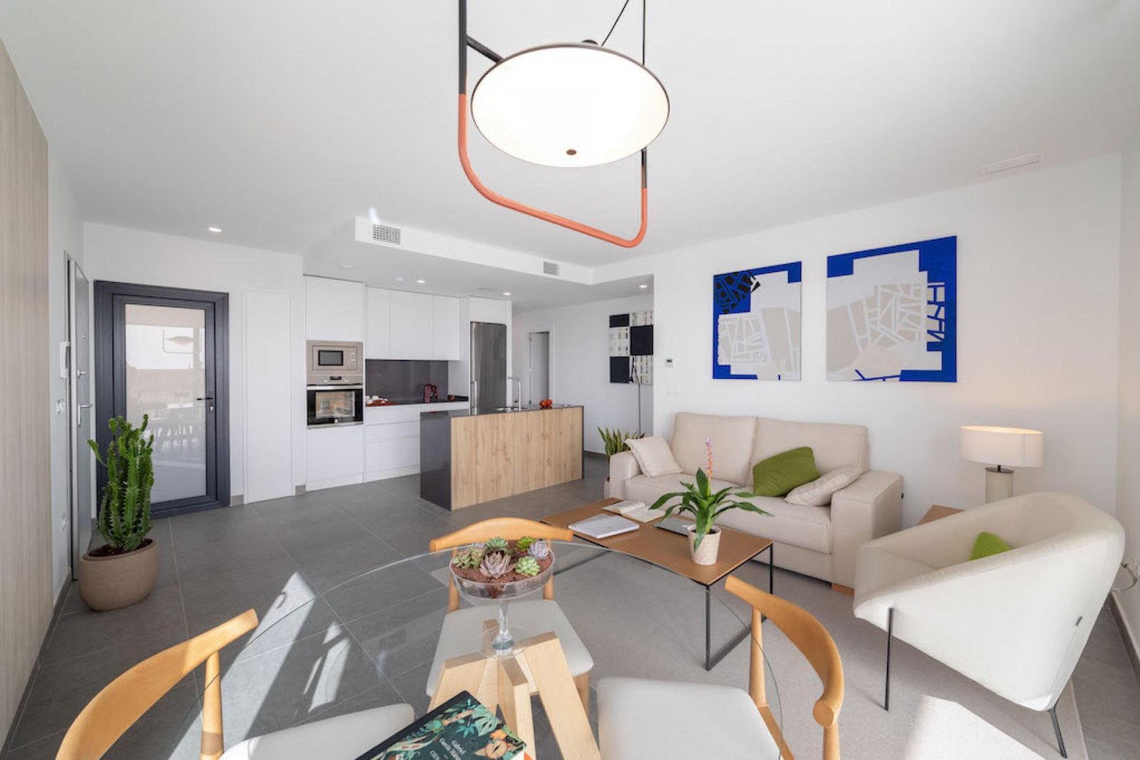 Exklusives Wohnen zwischen Bergen und Meer