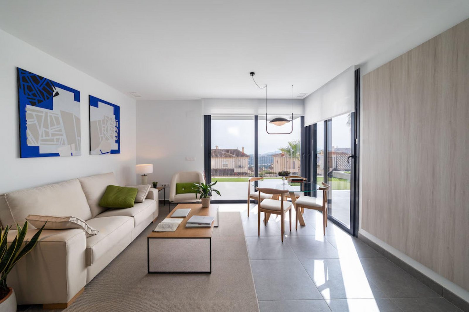 Exklusives Wohnen zwischen Bergen und Meer