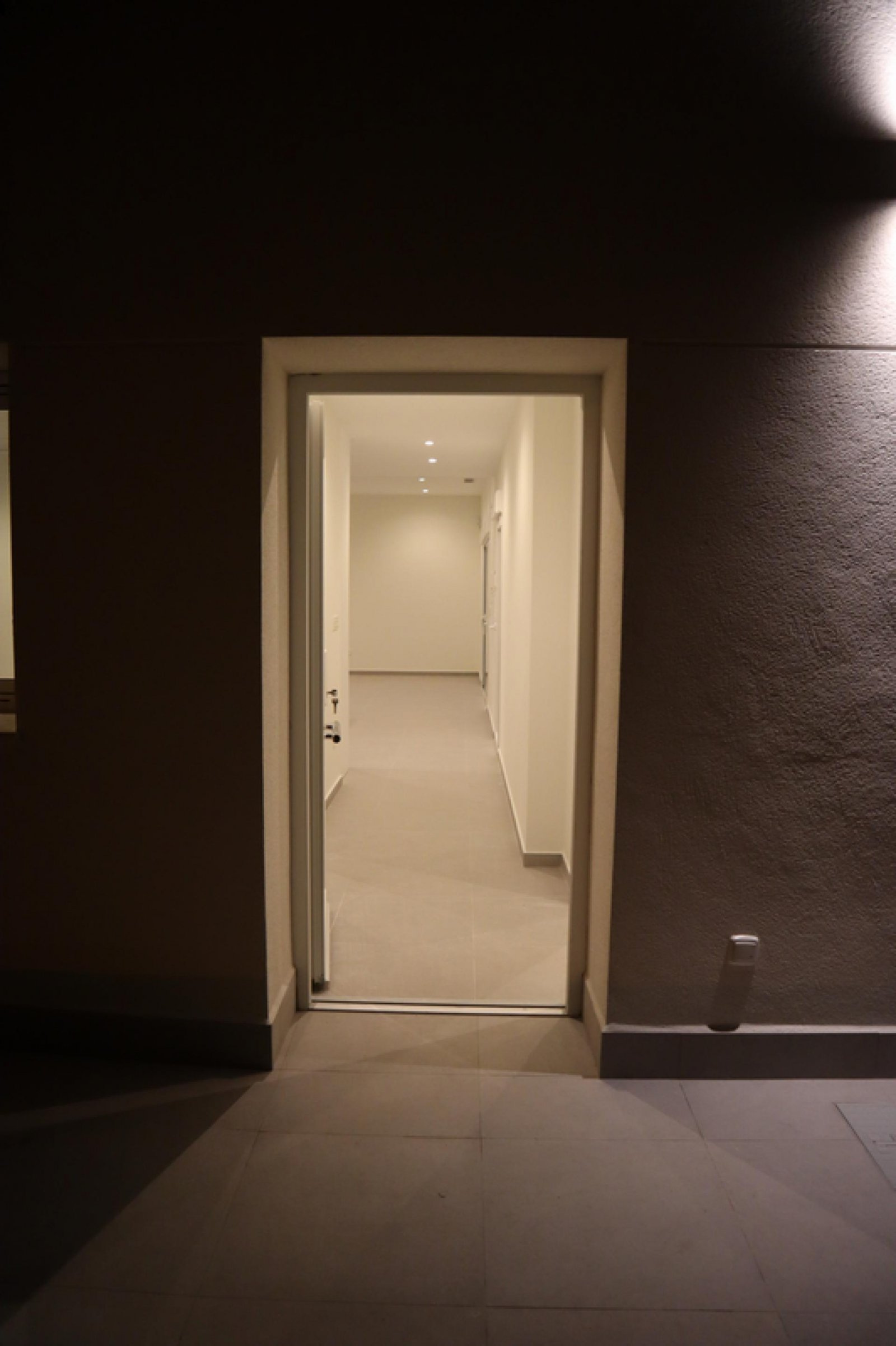 Moderne Neubau-Villa mit Pool & Traumgrundstück