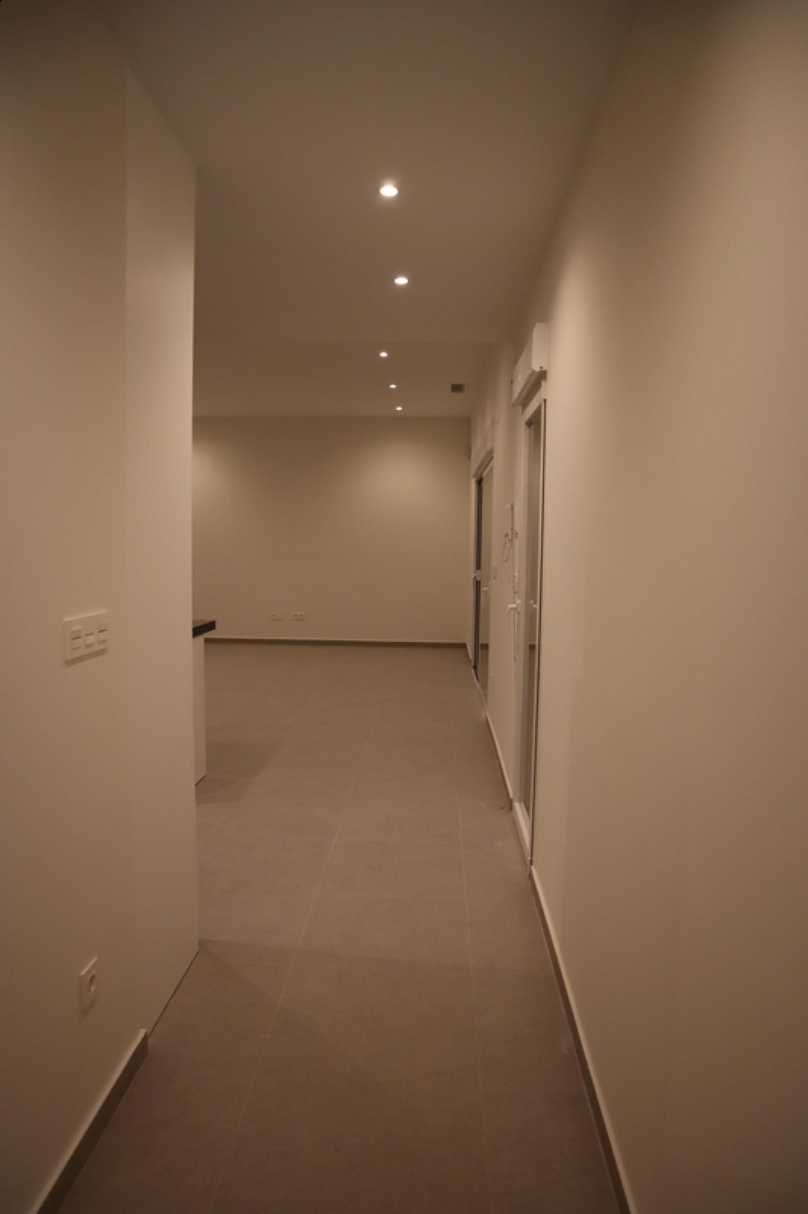 Moderne Neubau-Villa mit Pool & Traumgrundstück