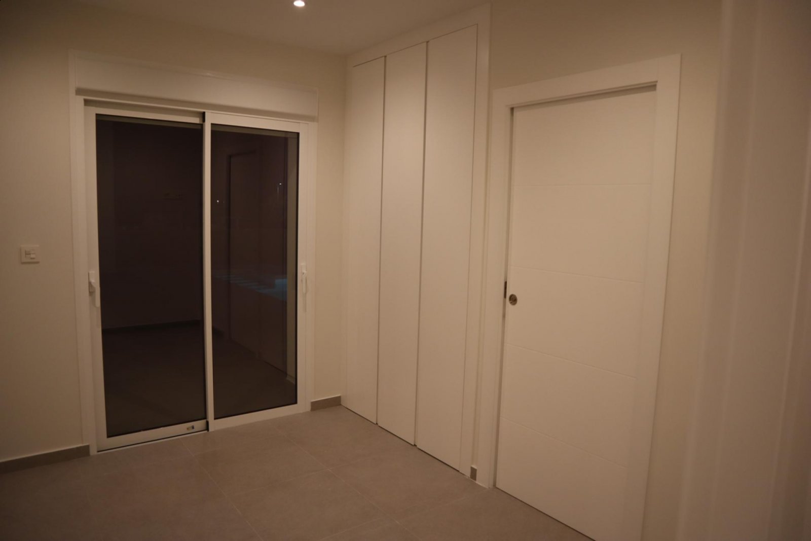 Moderne Neubau-Villa mit Pool & Traumgrundstück