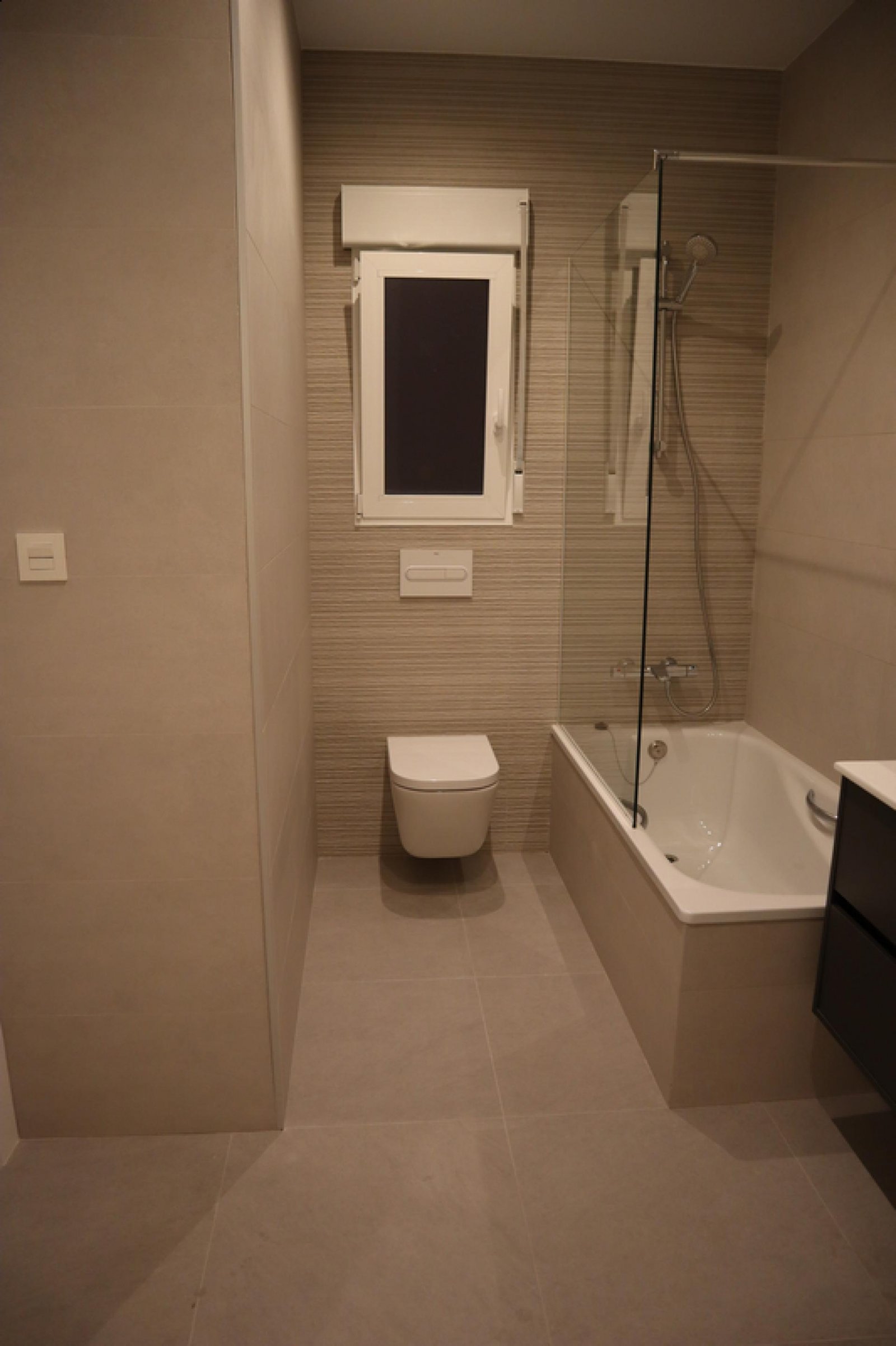 Moderne Neubau-Villa mit Pool & Traumgrundstück