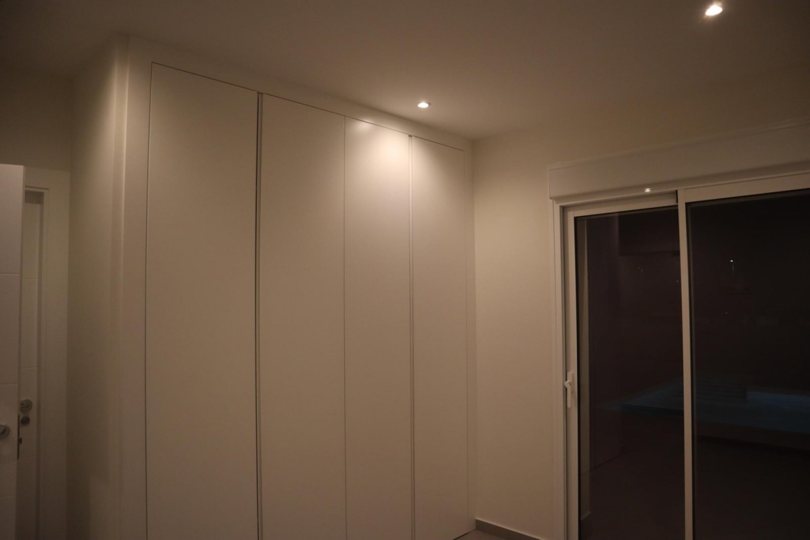 Moderne Neubau-Villa mit Pool & Traumgrundstück