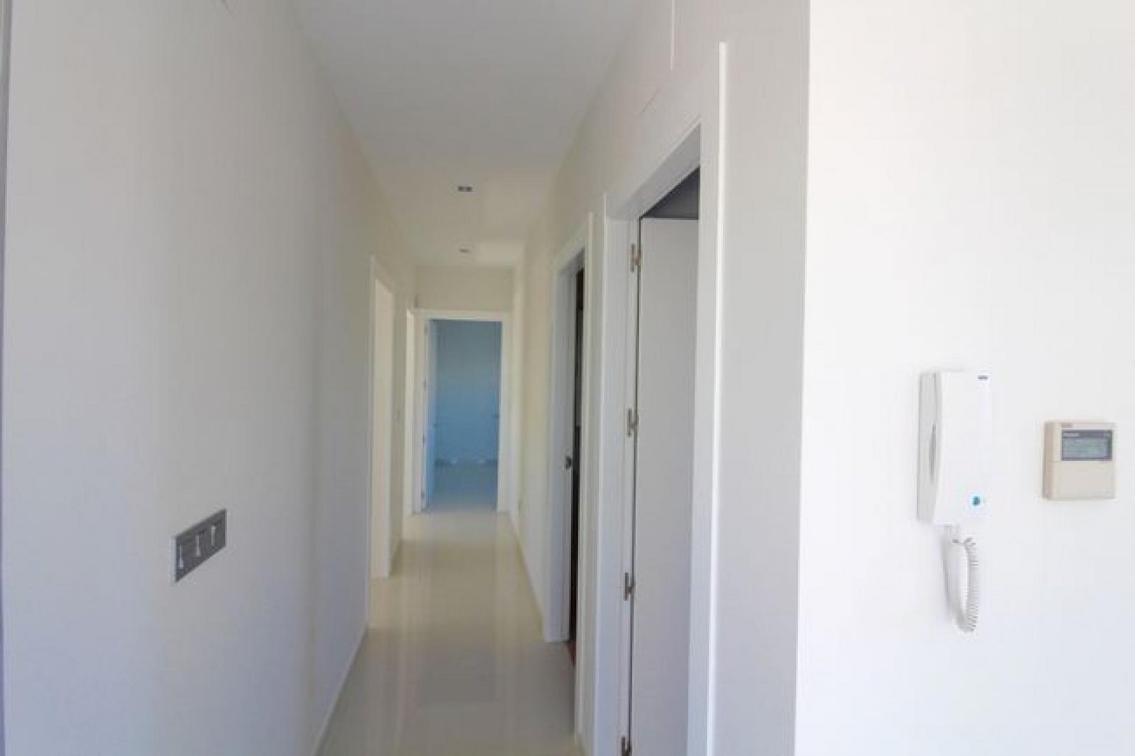 Exklusive Neubauvilla mit Pool und Solarium