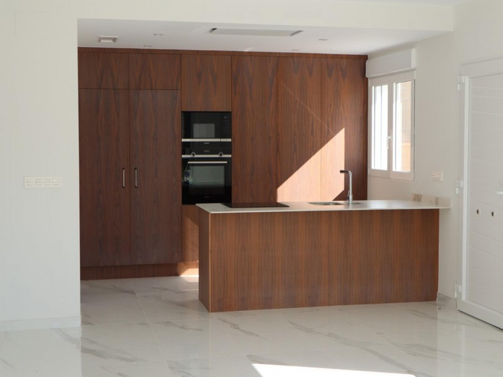 Mediterrane Neubau-Villa mit Komfort & Qualität