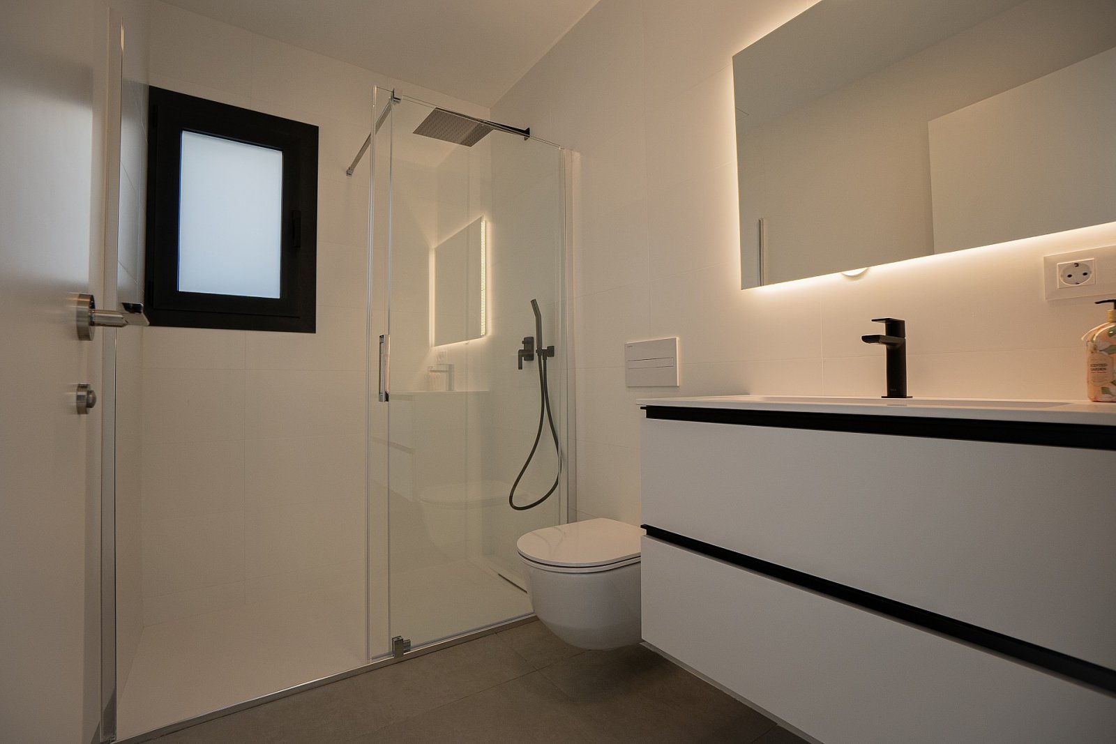 Moderne Villa mit Terrasse & Garten