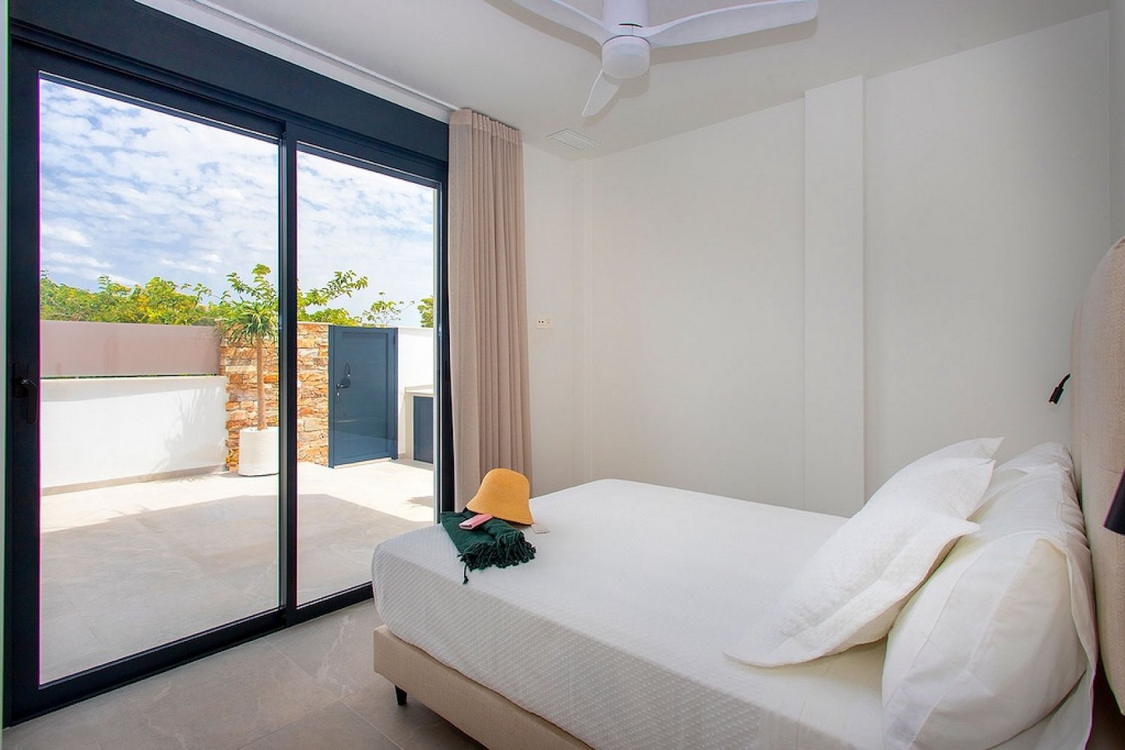 Moderne 3-Zimmer-Villa mit Pool, Parkplatz und privatem Luxus