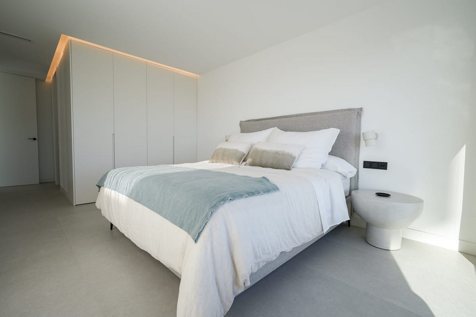 Moderne Villa mit Pool, Garage und erstklassiger Lage