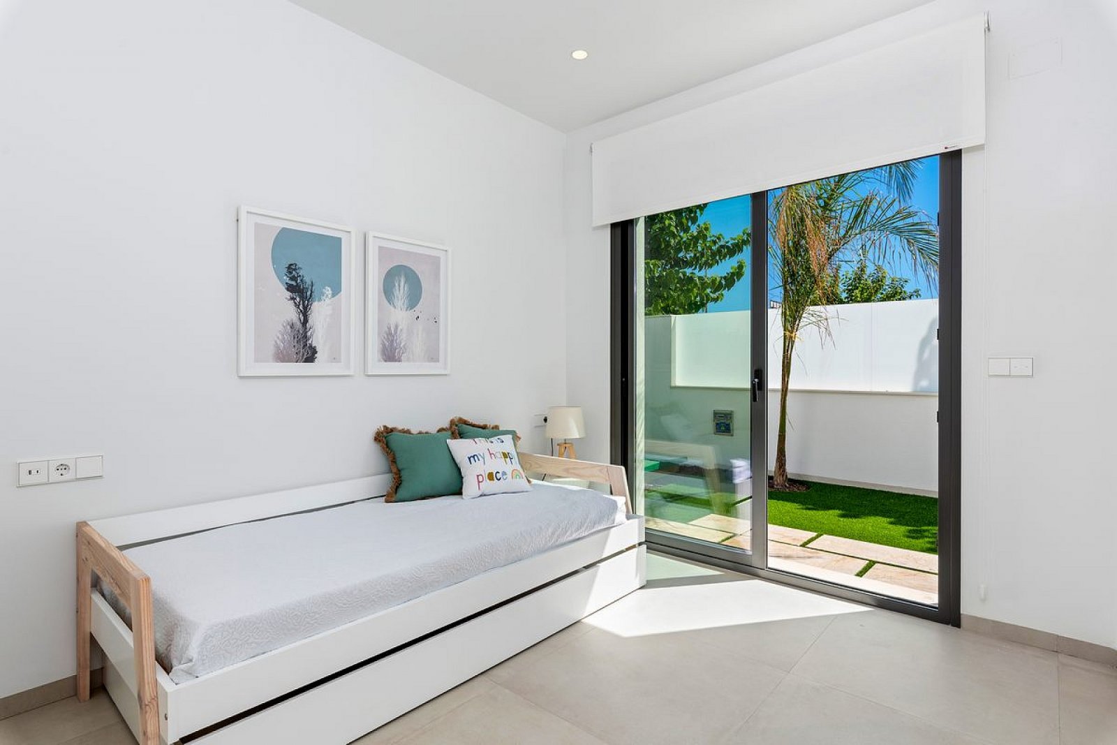 Moderne Villa mit Pool auf eigenem Grundstück