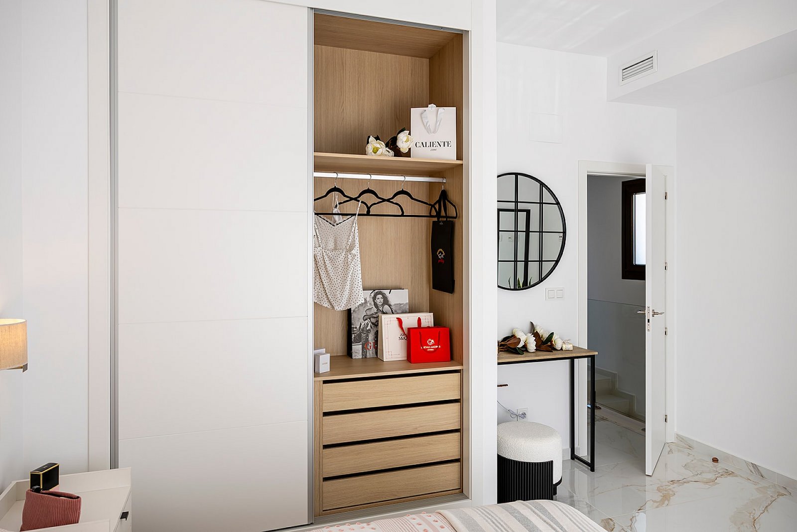 Mediterrane Traumvillen zwischen Meer und Bergen