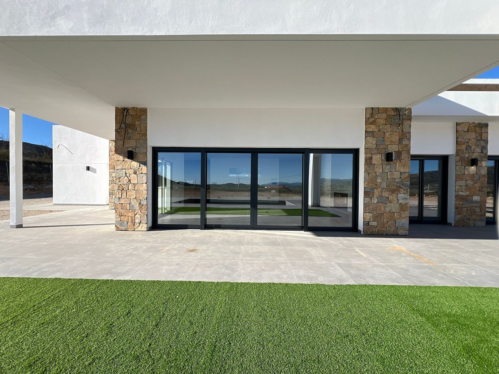 Luxusvilla mit Pool, Garage und spektakulärem Panorama