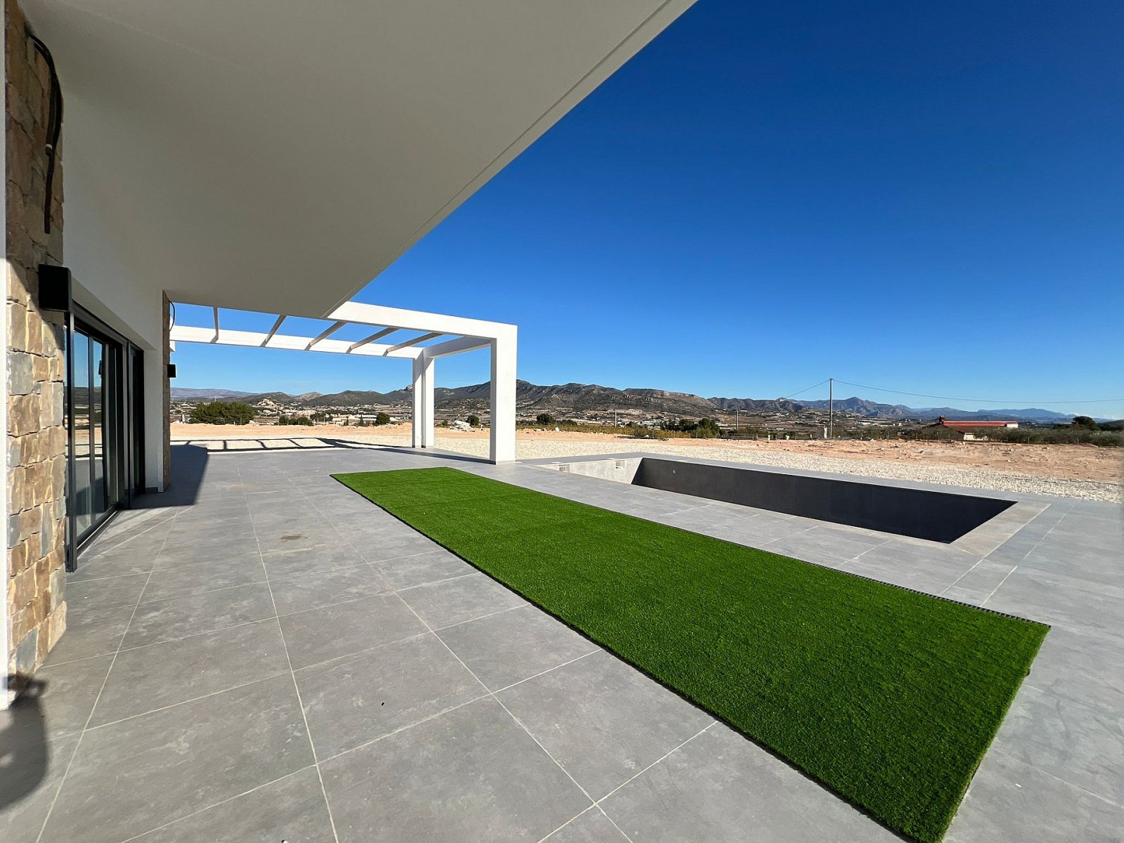 Luxusvilla mit Pool, Garage und spektakulärem Panorama