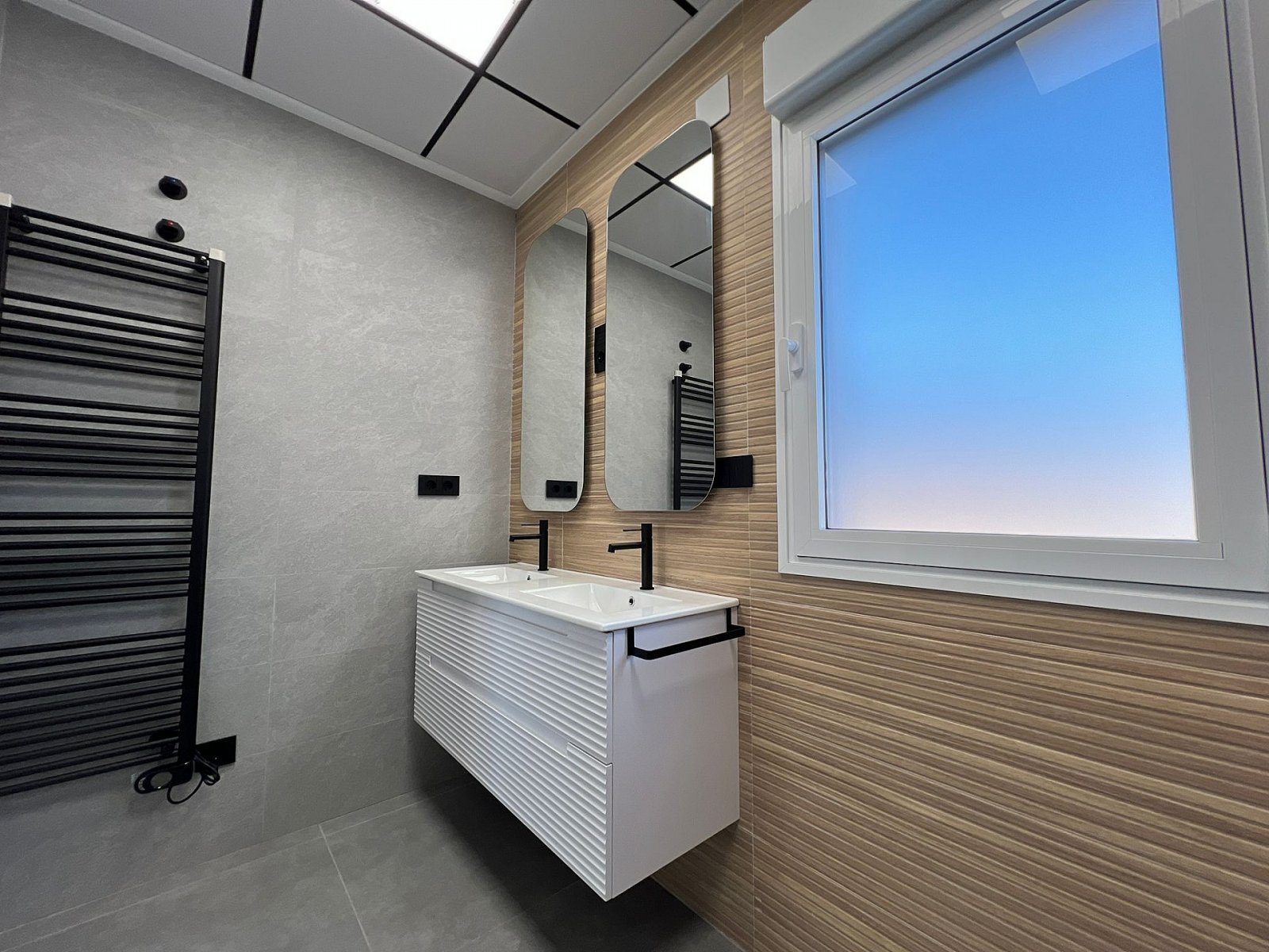 Luxusvilla mit Pool, Garage und spektakulärem Panorama