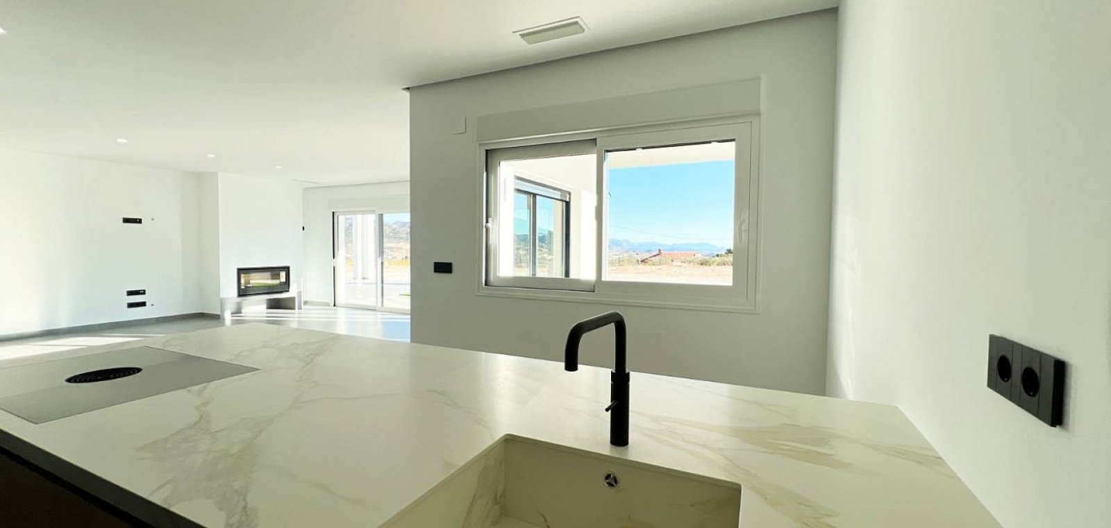 Luxusvilla mit Pool, Garage und spektakulärem Panorama