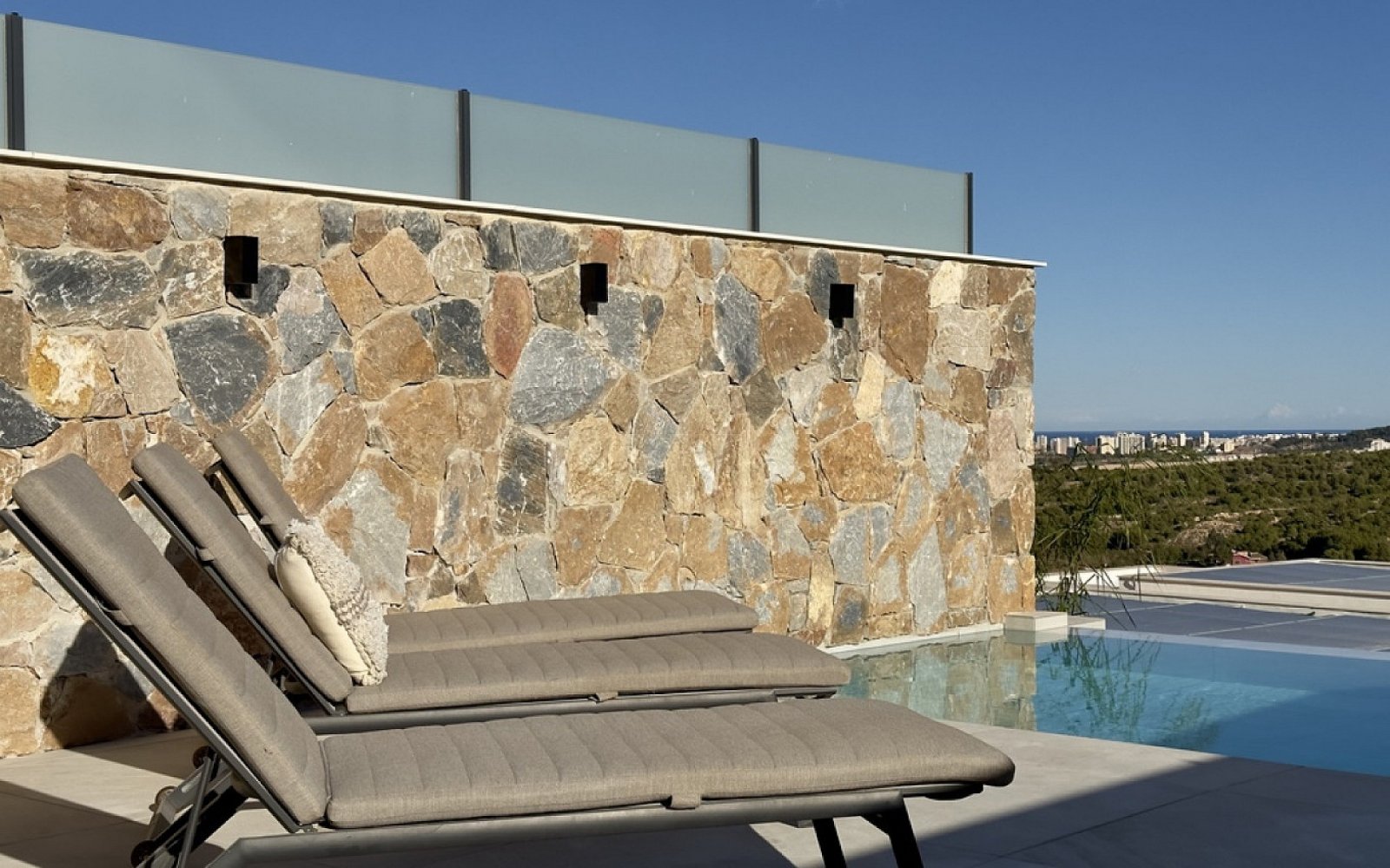 Luxuriöses Apartment mit Garten und Gemeinschaftspool